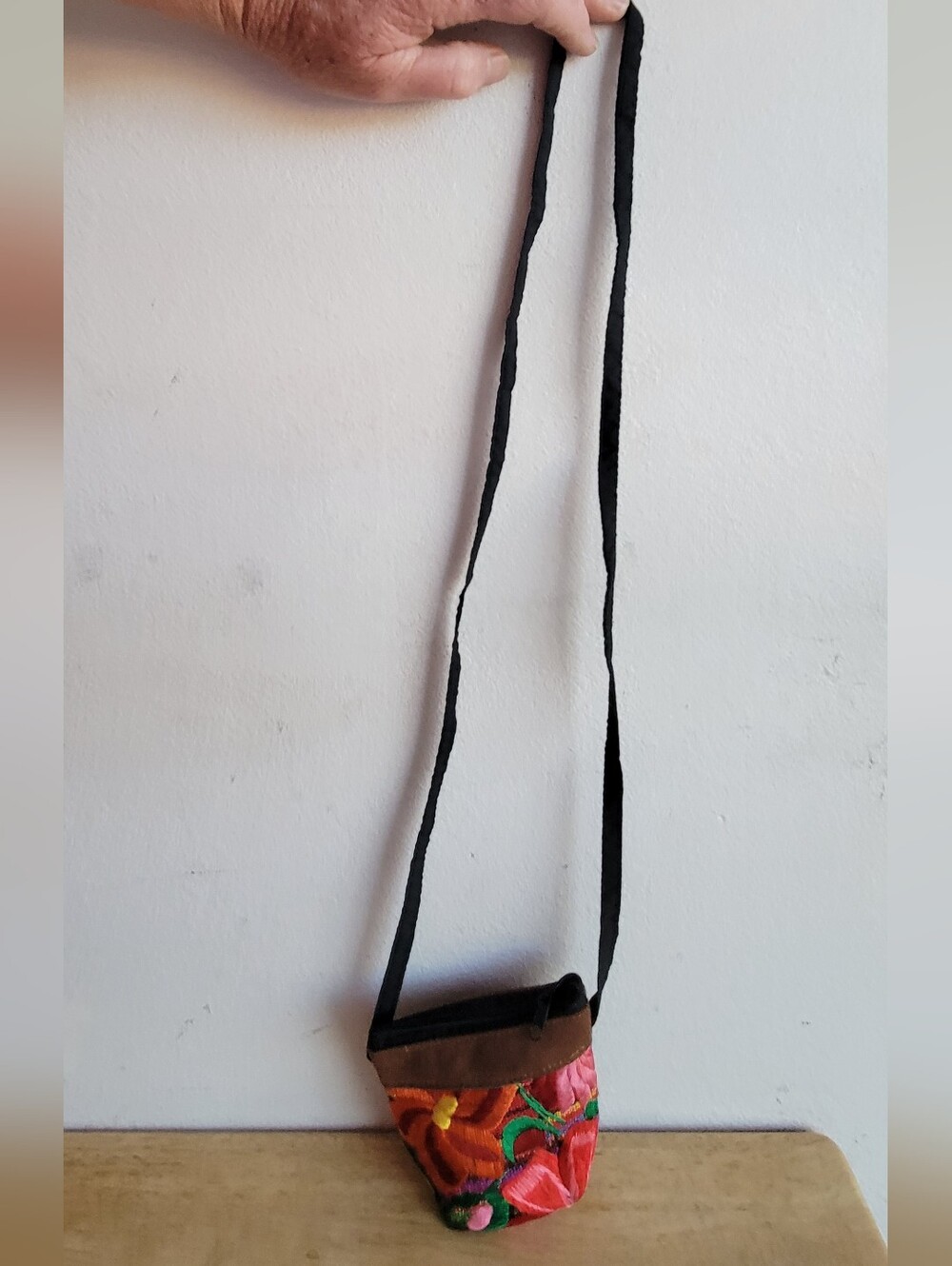 Embroidered Floral Crossbody Pouch - Multicolor - Picture 8 of 8